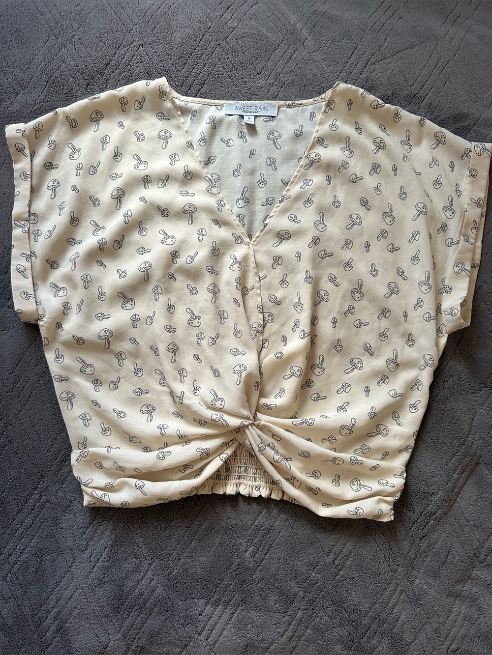 Sweet Rain Cream Twist-Front Mushroom Print Crop Top Women’s Size Small